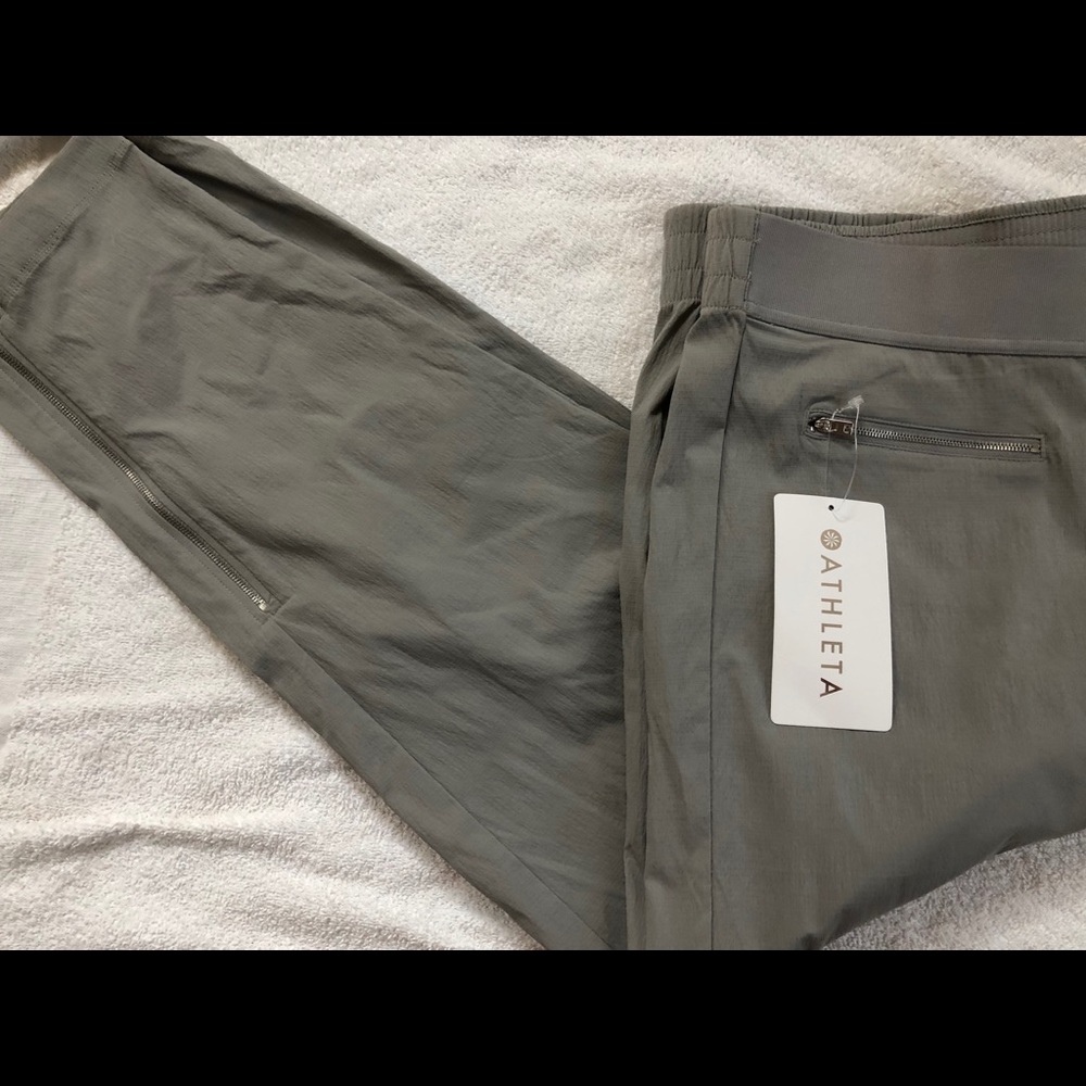 Athleta Mod Trekkie Crop pants